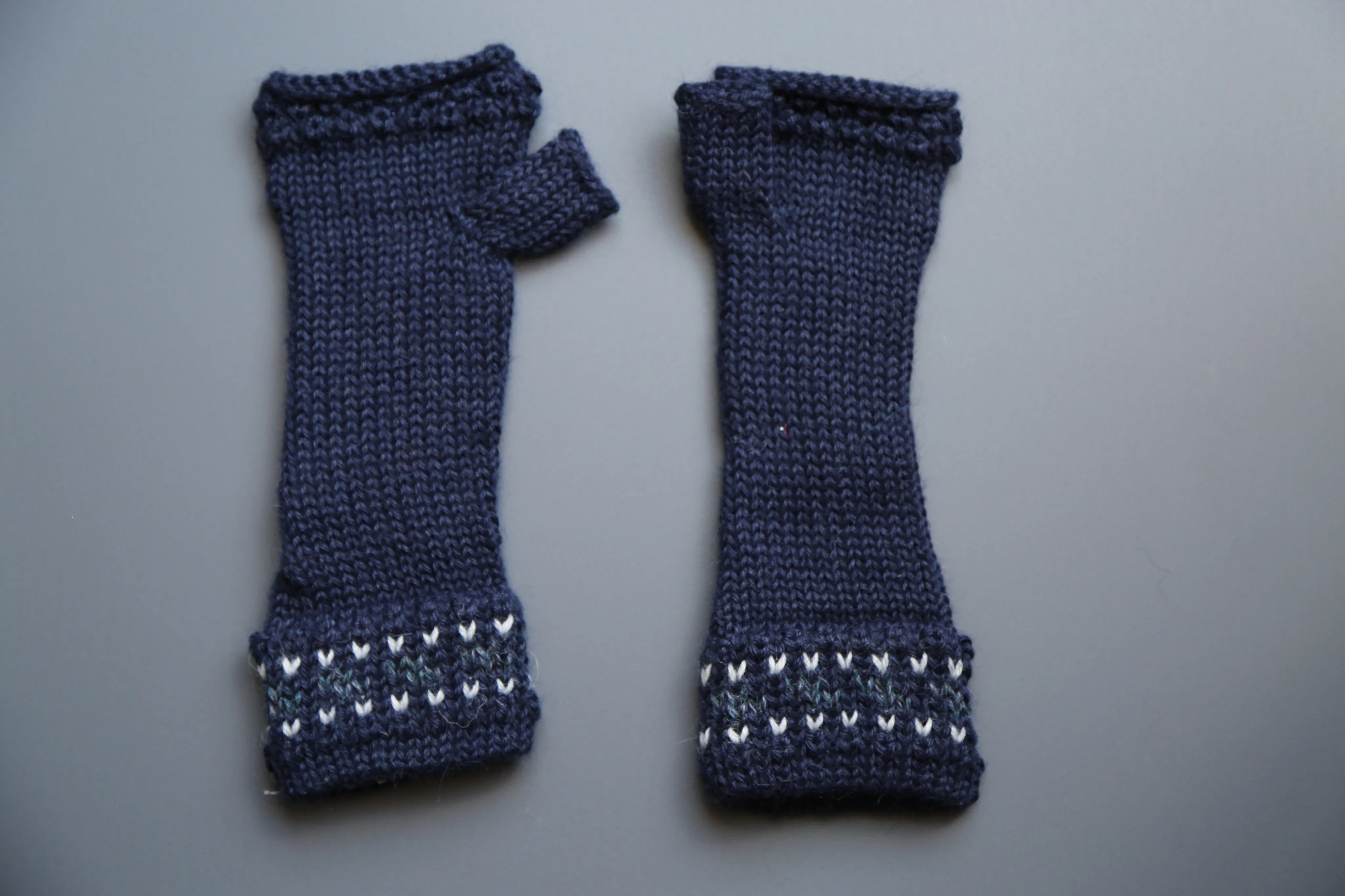 Alpaca Gloves Chain Blue